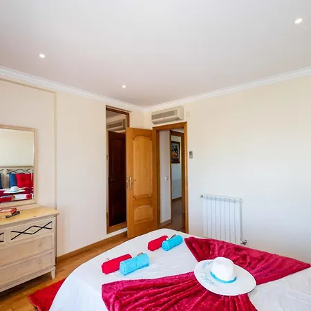 Villa In Albufeira Near Santa Eulalia Beach *