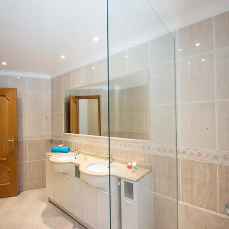 Vila Villa In Albufeira Near Santa Eulalia Beach *