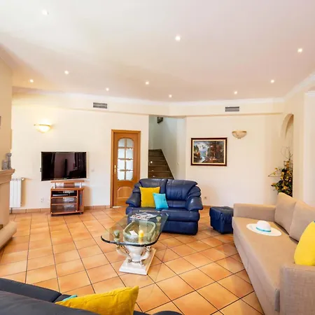 Villa In Albufeira Near Santa Eulalia Beach Vila