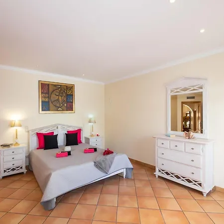 Vila Villa In Albufeira Near Santa Eulalia Beach *
