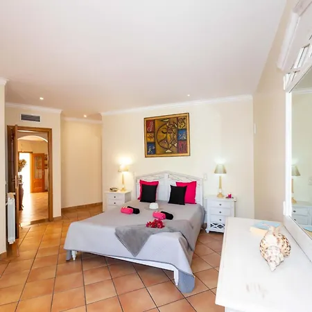 Villa In Albufeira Near Santa Eulalia Beach * Albufeira