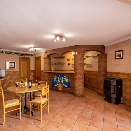 Villa In Albufeira Near Santa Eulalia Beach *